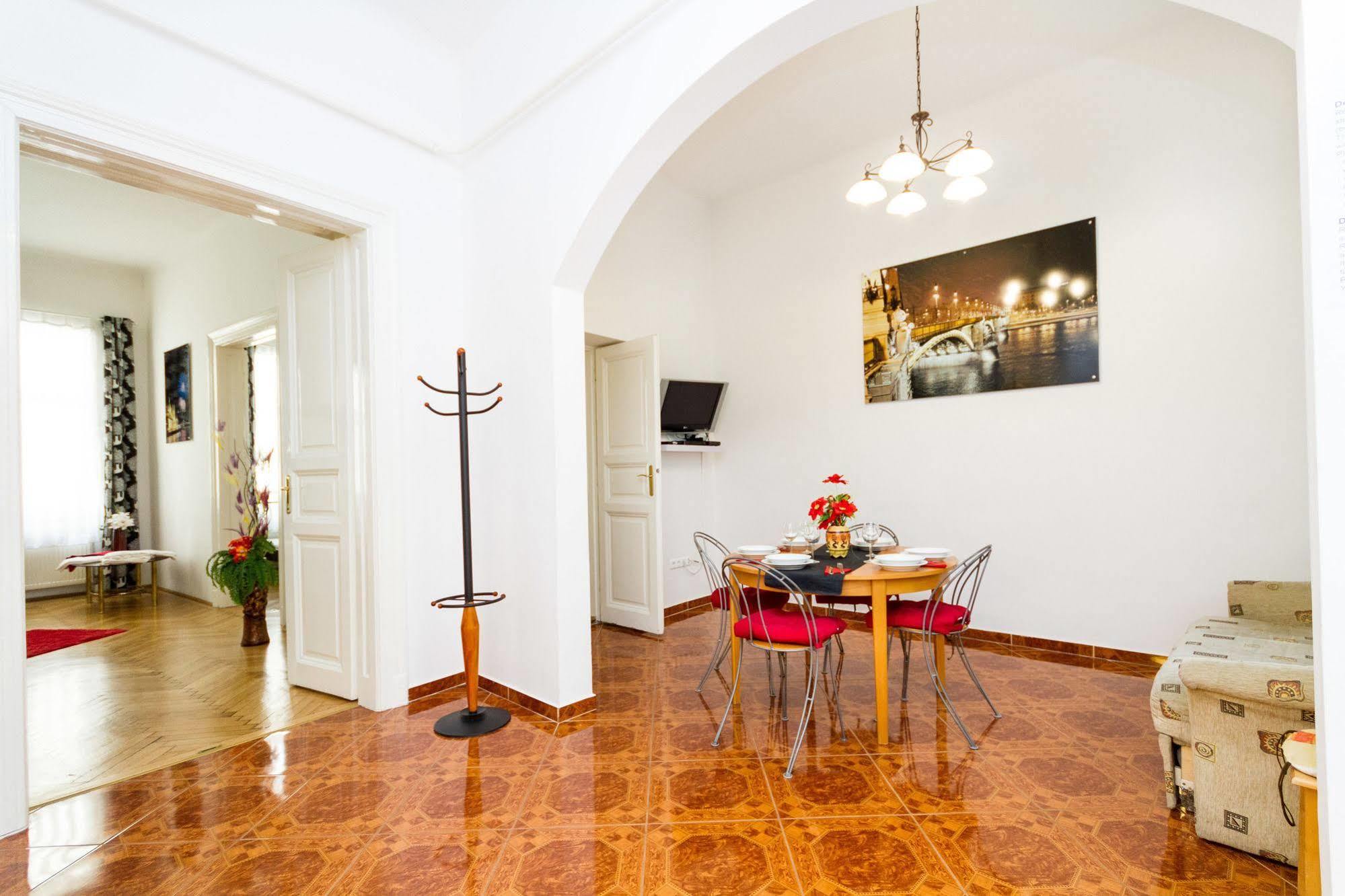 Like Home - City Center - Style Apartment Βουδαπέστη Εξωτερικό φωτογραφία